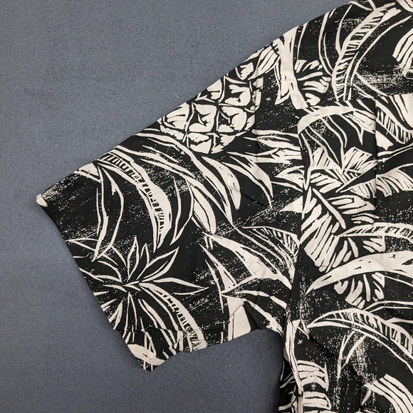 Y Not Hawaii Hawaiian Shirt Pineapple Print Black White Size Large - Picture 10 of 11